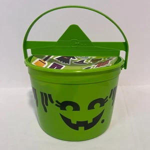 McDonald's McGoblin Cubo Cubo Bruja Verde 2022 Halloween Adhesivo Actividad - Imagen 1 de 7