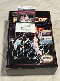 NECA: NES Videogioco Robocop ~ Peter Weller Firmato con &ldquo;Robo&rdquo; e &ldquo;1/12/24&rdquo; ~ JSA