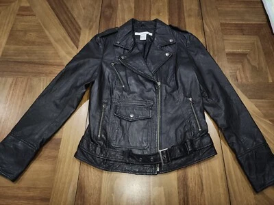 Chaqueta de moto de cuero negra cinturón cremallera lateral Rezrekshn de Esther talla pequeña para mujer Foto 1 de 4