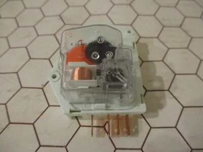 Temporizador de descongelación para refrigerador Frigidaire 241705102 Foto 1 de 3