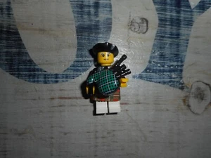 Lego Escocés BAGPIPER Serie 7 Minifigura Coleccionable 8831 col102 Celta CMF - Imagen 1 de 3