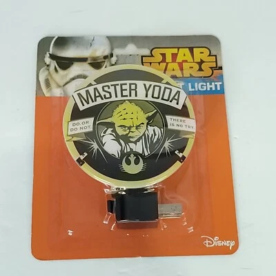Disney Master Yoda Star Wars luz noturna casa e sombra rotativa NOVO - Imagem 1 de 4