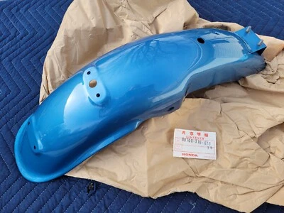 Guardabarros trasero NOS Honda CL175 K5 Strato azul, CL 175 Foto 1 de 4