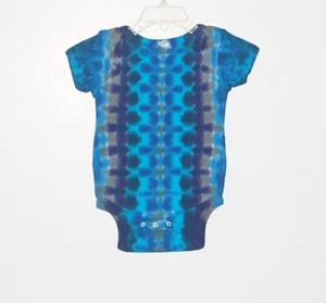 Baby TIE DYE Azul ADN tye die bebé Creeper hippie NB 6 12 18 24 meses arte regalo - Imagen 1 de 1