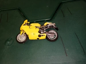 DUCATI 749s 1-18 SCALE MAISTO MOTORCYCLE MODEL TOY YELLOW - Picture 1 of 8