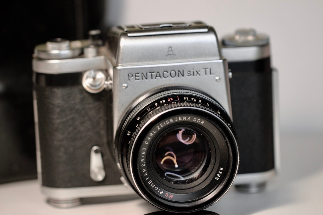 ペンタコン6 pentacon6 東独の6×6、ペンタコン6 | 今月のひとこと | クラシック
