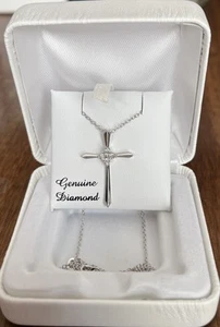 Sterling Silver Diamond Accent Center Cross Pendant Necklace - 18" MSRP: $150 - Imagen 1 de 8