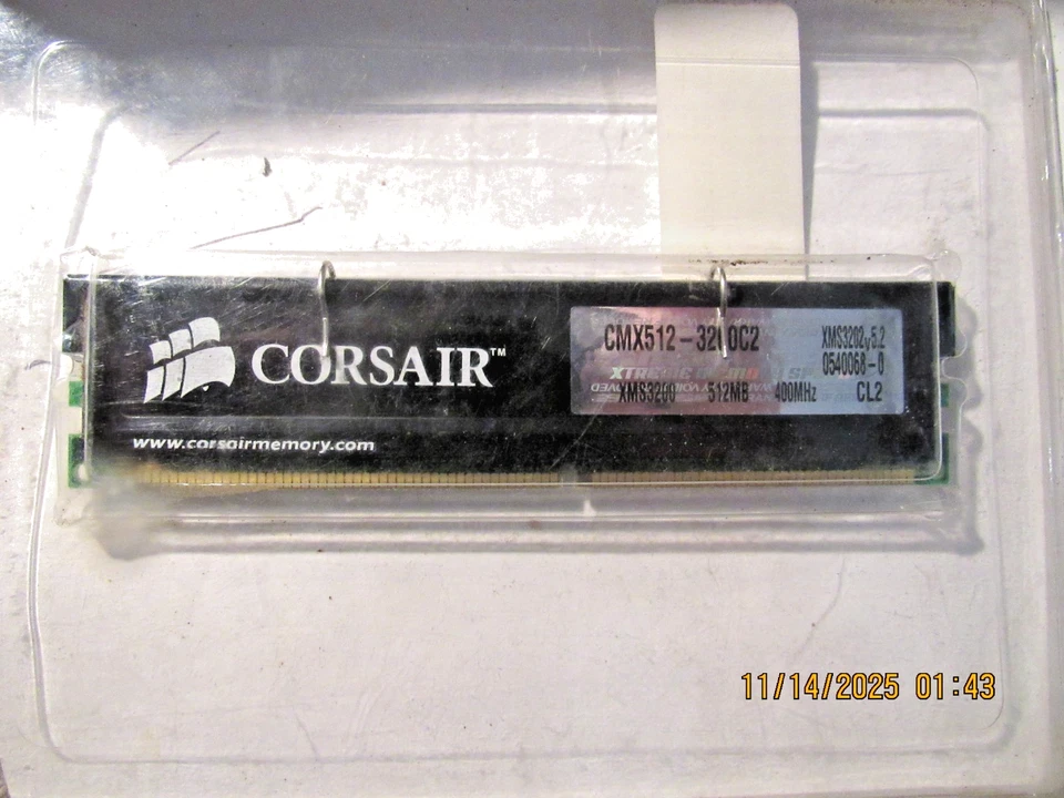 Corsair PC-3200 512 MB DIMM 400 MHz DDR SDRAM Memory (CMX512-3200C2) - Image 1 of 2