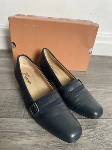 Trotters Heels Betsy Size 5.5AA UK Dress Pumps Navy Leather Almond Toe Women’s - Picture 1 of 20
