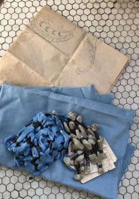 MULINE ANCHOR 71 EMBROIDERY THREAD & TABLECLOTH PATTERN & LINEN FABRIC NEW - Image 1 of 4