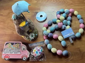 Easter Decorations Lot 3: Garland, Table Decoration & More: Office School Home - Picture 1 of 16