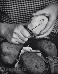 1923/63 Vintage EDWARD STEICHEN Country Kitchen Peeling Potatoes Photo Art 12x16 - Picture 1 of 1