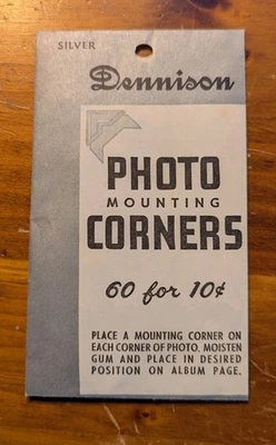 Cantos de montagem fotográfica vintage Dennison PRATA - NOVO pacote lacrado de 60/10¢ EUA  - Imagem 1 de 2