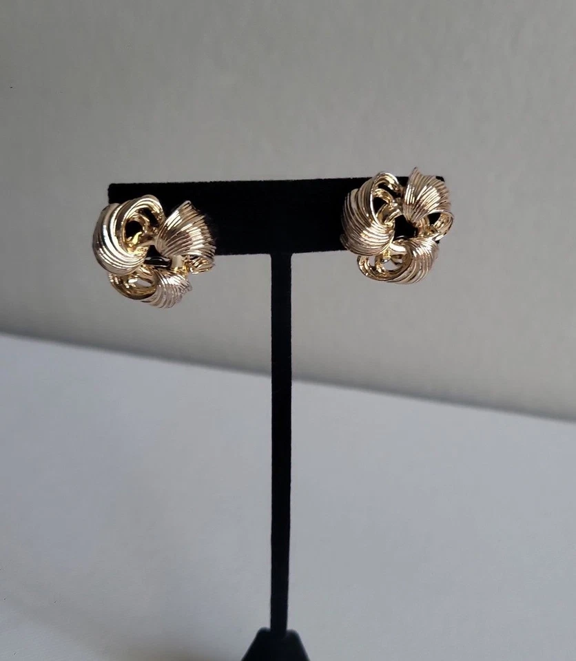 Pendientes de rosca vintage Lisner tono dorado Foto 1 de 4