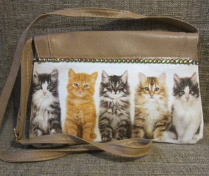 Cartera Bolso de Hombro Pintado a Mano Decoupaged Bandolera Beige Cartera Gatitos - Imagen 1 de 4