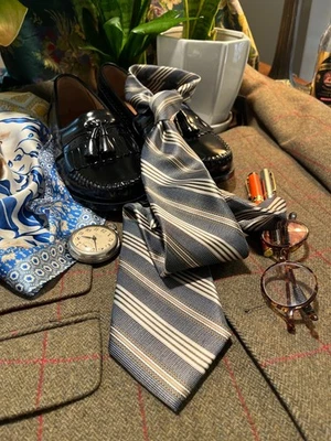 NUEVO JOS. A. CORBATA LARGA BANCO REP RAYAS KHKIA NEGRO ORO Y VERDE 100% SEDA Foto 1 de 4