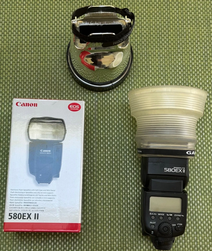 Canon Speedlite 580EX II Flash + 2 Gary Fong diffusers - Image 1 of 1