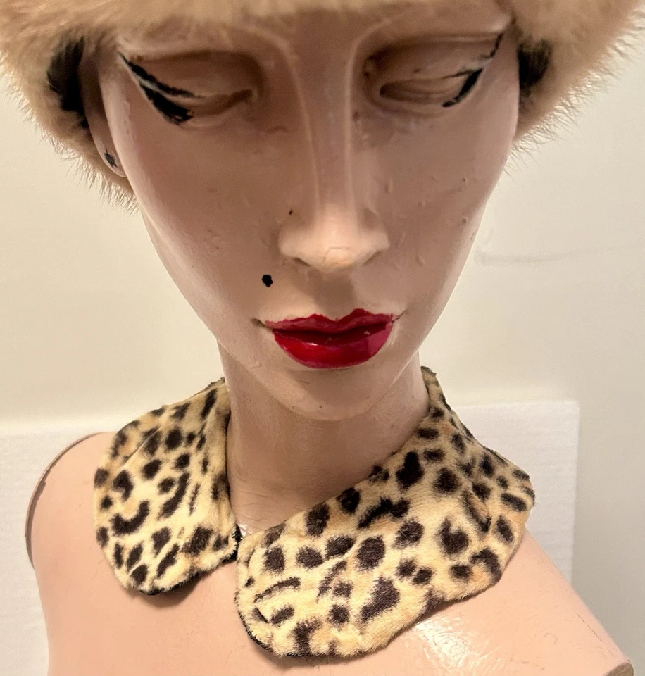 Vintage 1950’s Faux Fur Leopard Spotted Cat Animal Print Removable Collar - Image 1 of 3