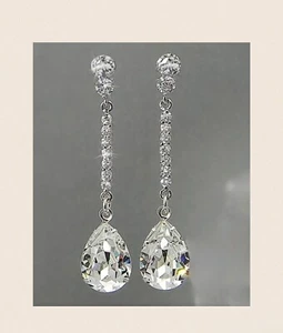 Beautiful Crystal Rhinestone Dangle Earrings Brand New - Picture 1 of 1