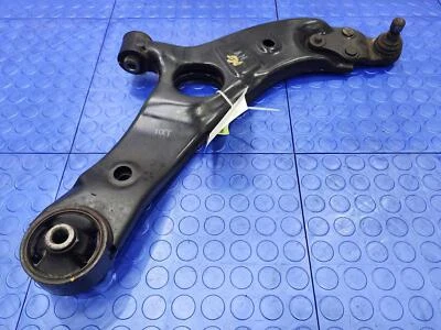 13-14 Hyundai Santa Fe Sport braço de controle inferior dianteiro lado direito do passageiro fabricante de equipamento original - Imagem 1 de 4