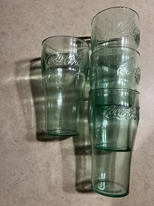 4 VINTAGE COCA COLA Bottle Green Plastic Cups 14oz - Afbeelding 1 van 2