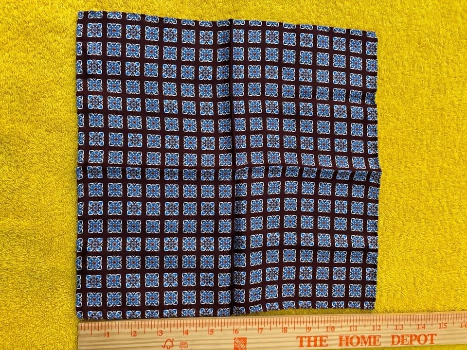 T.M. Lewin Borgonha 12" Bolso de Seda Impresso Quadrado Feito na Itália Excelente Estado Usado - Imagem 1 de 4