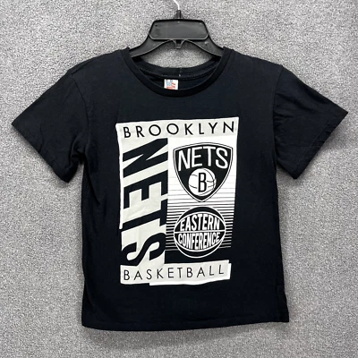 Camiseta infantil Junk Food NBA Brooklyn NETS preta média 100% algodão - Imagem 1 de 4