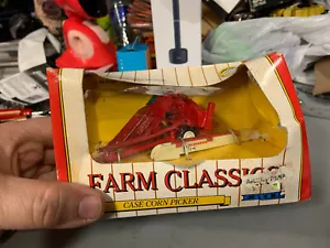 Ertl Farm Classic Case Corn Picker 1:43 Replica #2621 - Picture 1 of 8