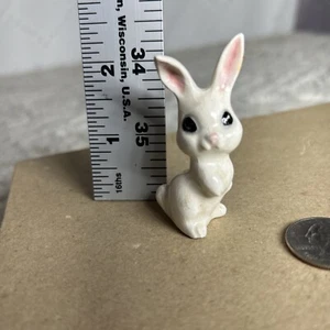 Coniglietto vintage in miniatura ceramica bianca occhi larghi - Foto 1 di 5