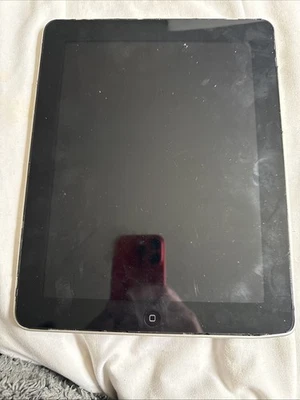 Apple iPad 2 9.7in 16GB Wi-Fi Tablet - Black - Image 1 of 4