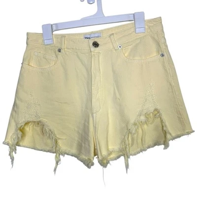 Pantalones cortos de jean desgastados de tiro alto amarillo mantequilla de Zara talla 10 Foto 1 de 4