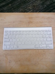 Apple Wireless Keyboard - Picture 1 of 7