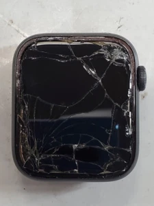 Apple Watch Series SE 44mm A2354 GPS + Cellular Space Gray Aluminium - For Parts - Bild 1 von 9