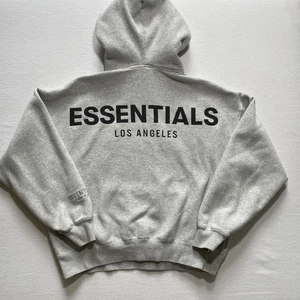 ESSENTIALS Fear of God Hoodie Herren Small grau Los Angeles Rücken Logo Pullover - Bild 1 von 15