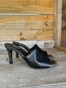 DKNY Damen offene Zehenpartie schwarz Stack Logo Bronx Mode Pumps Absatz Sandale Gr. 9 - Bild 1 von 12