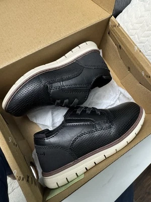 Little Boys Dress Shoes 9 Wide - Image 1 of 3