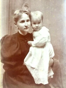 ANTIQUE VICTORIAN MOTHER AND DAUGHTER BEAUTIFUL ORIGINAL CABINET PHOTOGRAPH - Picture 1 of 3
