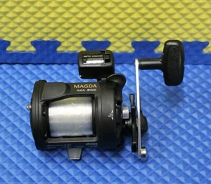 Okuma Magda Line Counter Trolling Reel Pre-spooled w/17lb/385yd Mono MA 30D - Picture 1 of 6