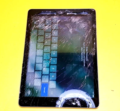⚡ISSUES+CRACKED SCREEN⚡APPLE IPAD 5TH GEN A1822 9.7" WIFI ONLY TABLET SPACE GRAY - Image 1 of 4