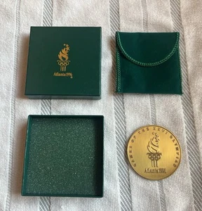 ATLANTA 1996 BRONZE OLYMPIC PARTICIPATION MEDAL ORIGINAL w/ BOX AND POUCH - Picture 1 of 3