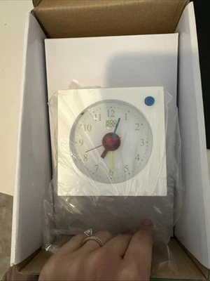 KOOKOO KidsAlarm Blanco, con 5 Animales de Granja Diferentes y sus Llamadas de Despertar Foto 1 de 3