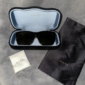 Occhiali da sole Gucci con custodia e accessori GG0057SK 56-18-145 L lenti scure - Foto 1 di 22