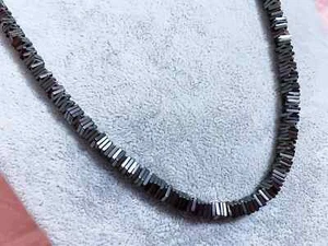 Collana Girocollo da Uomo in Pietra dura Naturale cubo cubi di Ematite da 1x4mm - Foto 1 di 6