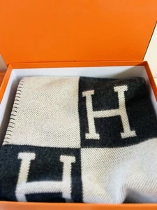 BNIB NEW Hermes Ecru/Noir Wool Cashmere Avalon Blanket - Picture 1 of 3