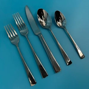 Mikasa Lucia 18/10 Stainless Flatware 5 pc Place Setting Excellent - Picture 1 of 4