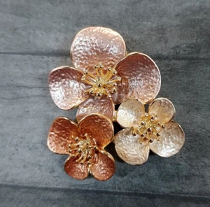 MAGNETIC BROOCH Copper and Gold-tone Flower Brooch. Magnetic scarf pin. - Picture 1 of 6