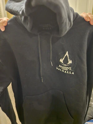 Sudadera con capucha pequeña Assassin's Creed Valhalla para hombre - logotipo solapa ornamentado Creed trasero negro Foto 1 de 2