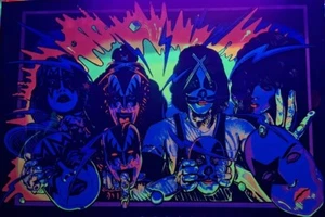 AWESOME Official Kiss Unmasked BLACKLIGHT FELT POSTER 24x36in #354/500 V.Stabin - Picture 1 of 3