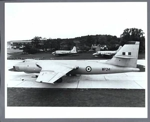 VICKERS VALIANT BOMBER WP214 LARGE VINTAGE ORIGINAL MANUFACTURERS PHOTO RAF 3 - Picture 1 of 2