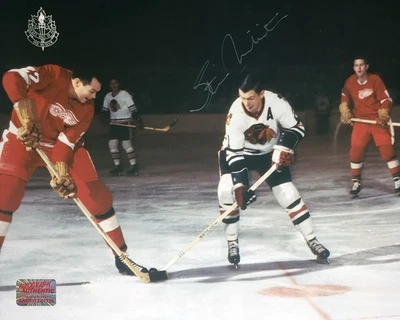 Foto firmada de Stan Mikita 8x10 Faceoff - Chicago Blackhawks Foto 1 de 3